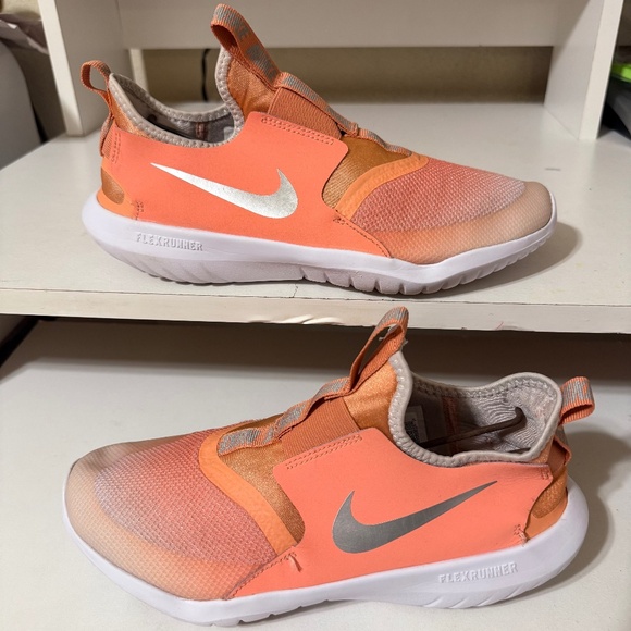 Nike Flex Runner US 7Y/8.5. - Picture 1 of 11